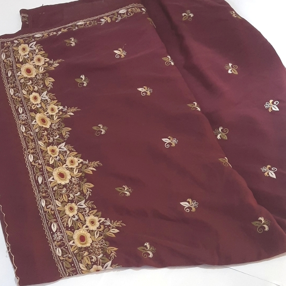 Embroidery work saree - Picture 3 of 7